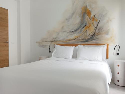 Double Room with Balcony (2 Adults + 1 Child) image 3