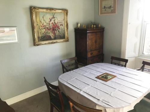 Зручності, Grand top floor apartment in the Royal Bank House in Мейбоул