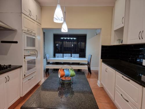 Kitchen, 11-on-RobRoy calming space with 3 bedrooms&pool in West Riding