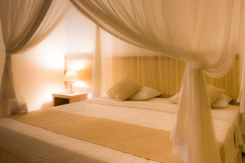 Deluxe Queen Room image 3