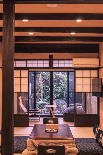 町屋 芳の扉 Machiya Kaori no Tobira