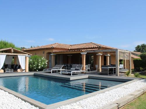 Amazing holiday home in Le Val with private pool