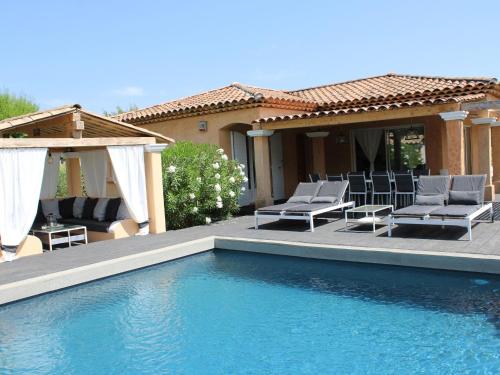 Amazing holiday home in Le Val with private pool