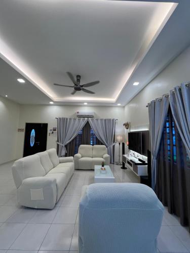 Entire Vacation Home With Landscape Garden - Sitiawan