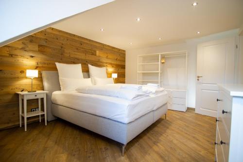 3 bedrooms, 4 beds