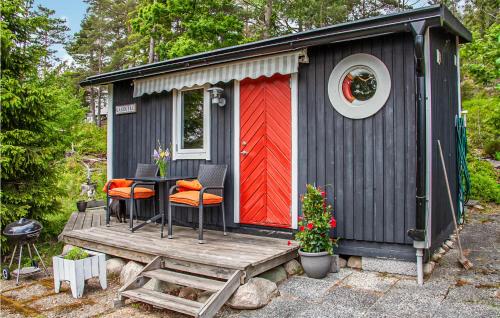 Beautiful Home In Uddevalla With House Sea View - Sundsandvik