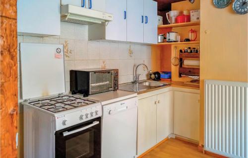 Kitchen, Awesome Home In Pfaffenheim With 2 Bedrooms in Rouffach
