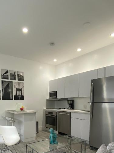 Kitchen, Modern & New,Excellent Location Miami near Mall of the Americas