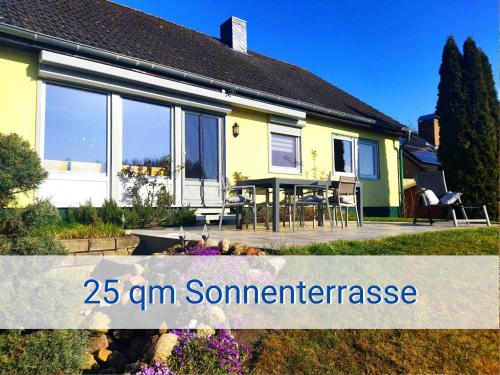 Balkons/terase, STRANDLIEBE 100 qm Gartenwohnung (eingezäunt), 15 Gehminuten zum Strand (STRANDLIEBE 100 qm Gartenwohnung (eingezaunt), 15 Gehminuten zum Strand) in Neukirchen (Schleswig-Holstein)