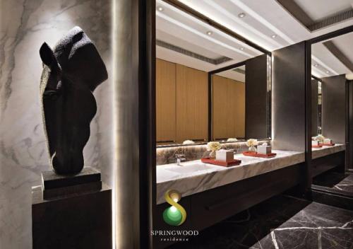 ห้องน้ำ, Tentrem Room at Springwood Alam Sutera in ปีนัง