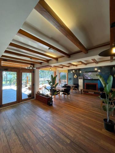 レストラン, Divjaka Resort in トレヴェラゼル