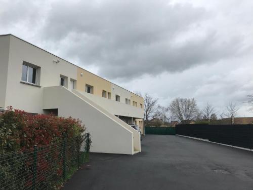 Appartement numéro 8 (Appartement numero 8) in Yvre-l'Eveque