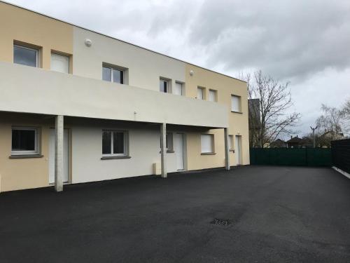 Appartement numéro 8 (Appartement numero 8) in Yvre-l'Eveque