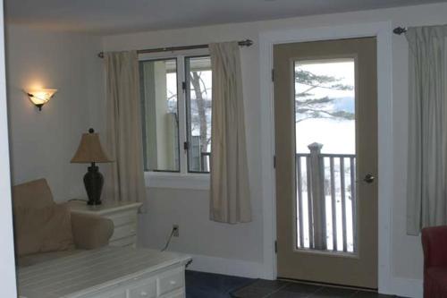 . Spacious riverfront with balcony Sheepscot Harbour Vacation Cub Studio #211