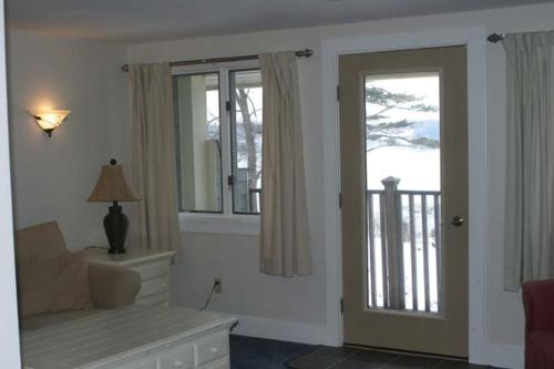 Spacious riverfront with balcony Sheepscot Harbour Vacation Cub Studio #211 - Apartment - Edgecomb