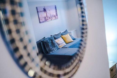 Anfield House 3 Bedroom 2 Mins from Anfield Stadium Sleeps 7 - image 2