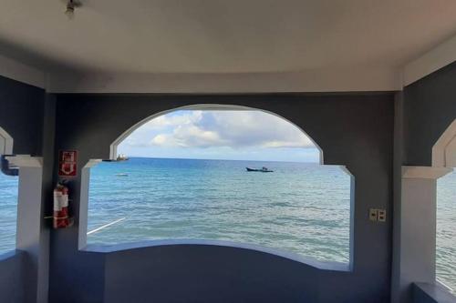 セブ Danao LC Bayview 3つ星 シングルルーム レストラン