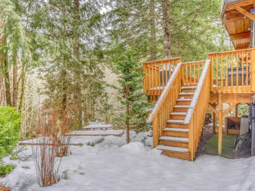 Clear Creek Mt Hood Retreat - Meredith Lodging