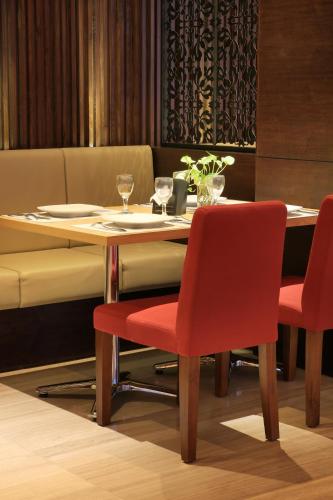 Restaurant, Ohana Hotel Kuta in Bali