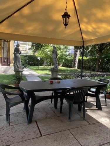Monolocale in villa con giardino vicino al centro, Verona (fotografie 5)