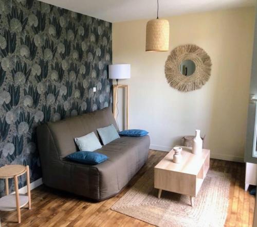 B&B Brive-la-Gaillarde - Logement à Brive avec terrasse - près de la gare et du centre-ville - Wifi Netflix et Stationnement gratuit - Bed and Breakfast Brive-la-Gaillarde