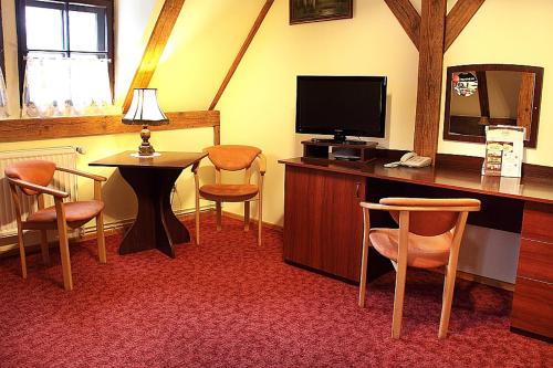 Hotel Przy Oślej Bramie - Zamek Książ - image 8