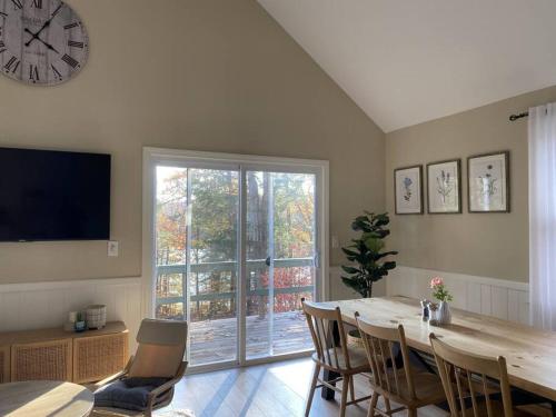Peaceful Sunapee Lake/Ski Cottage, Family-friendly in Bradford, USA