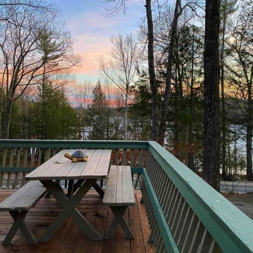 Peaceful Sunapee Lake/Ski Cottage, Family-friendly in Bradford, USA