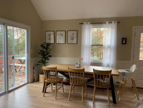 Peaceful Sunapee Lake/Ski Cottage, Family-friendly in Bradford, USA