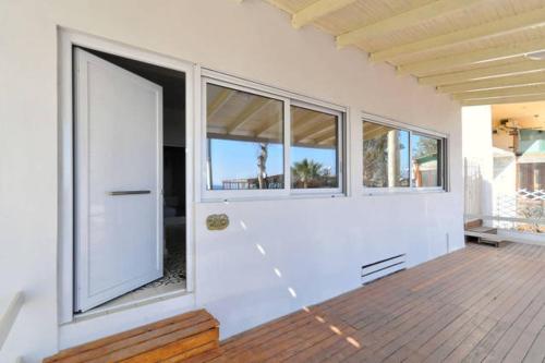 Beachfront Apartment Downtown - image 7