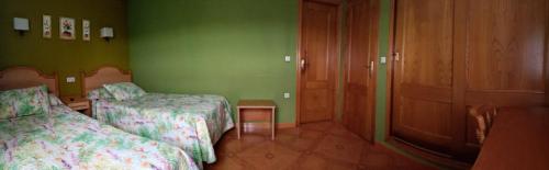 2 twin beds
