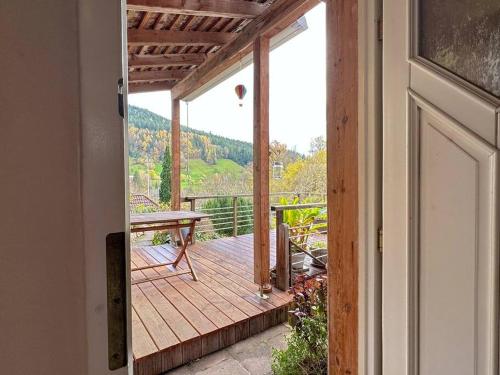陽台/露台, Le Bain du Corbeau - SchwarzwaldPlus-Villa mit über 80 Gratis-Attraktionen (Ferienhaus Le Bain du Corbeau - inklusive Gratis-Eintritt zu 80 touristischen Highlights im Schwarzw) in 阿爾皮爾斯巴赫
