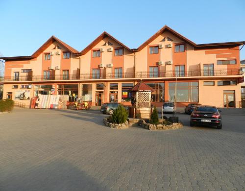 Skats, Hotel Condor in Saska Montana