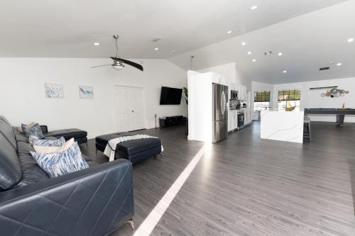Cheerful 3-bedroom villa with pool in Walton, USA