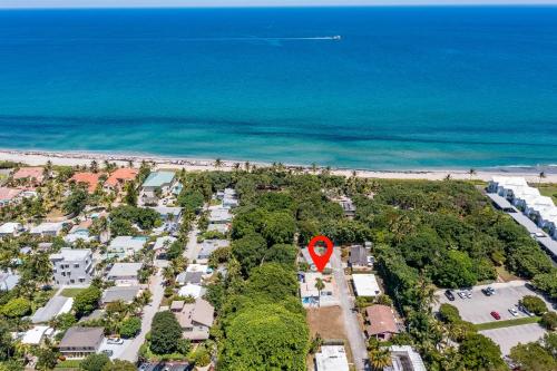 Florida Seaside Get Away- 50 Steps to Beach in Boynton Beach, USA