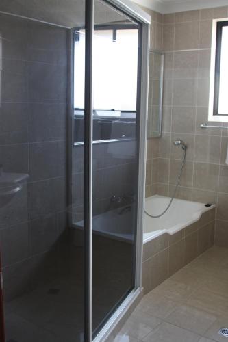 Bennett's Bliss - Soak in Breathtaking Ocean View