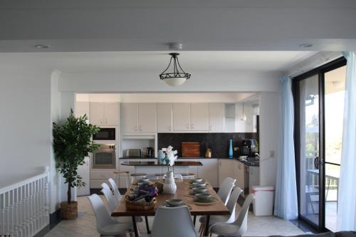 Bennett's Bliss - Soak in Breathtaking Ocean View