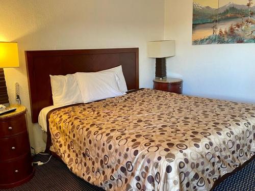 Desert Inn - image 6