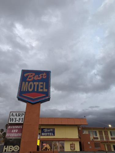 BEST MOTEL on Historic Route 66 Barstow - image 10