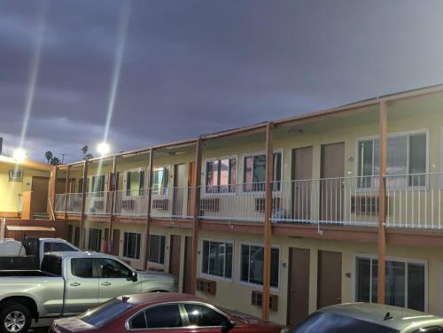 BEST MOTEL on Historic Route 66 Barstow - image 7