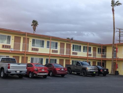 BEST MOTEL on Historic Route 66 Barstow - image 12