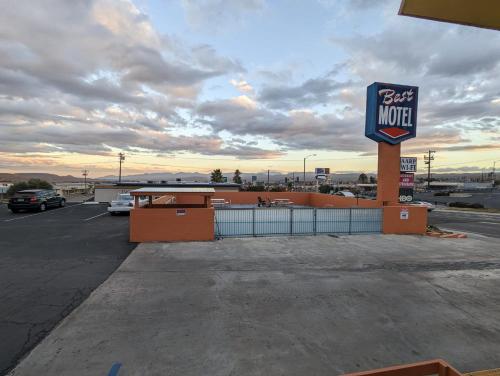 BEST MOTEL on Historic Route 66 Barstow - image 8