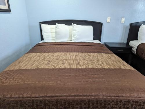BEST MOTEL on Historic Route 66 Barstow - main image