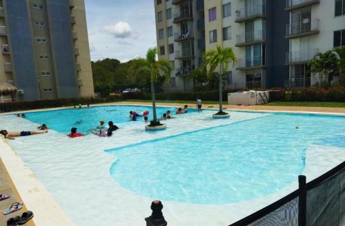 Habitación frente a piscina