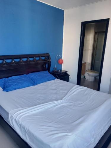 Three-Bedroom Apartment room in APARTAMENTO RODADERO