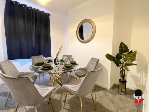 KozyGuru / Wigan / 2BR 4Beds / Newly Refurbished Stylish Holiday House / Close to Big Retail Park /  in Wigan