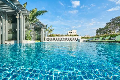 Swimming pool, Mai House Saigon Hotel near Consulate of the United States