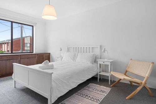 Fun Retro 2 Bedroom Apartment photo 1