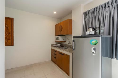 Deluxe Double Room image 7