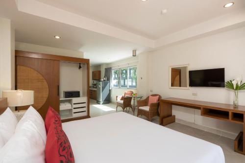 Deluxe Double Room image 10